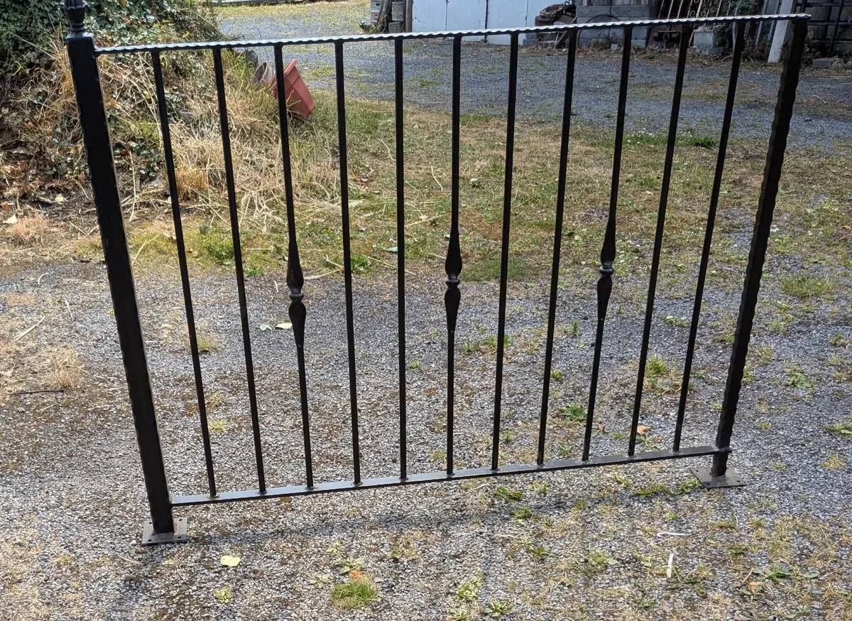 Railing - Image 1