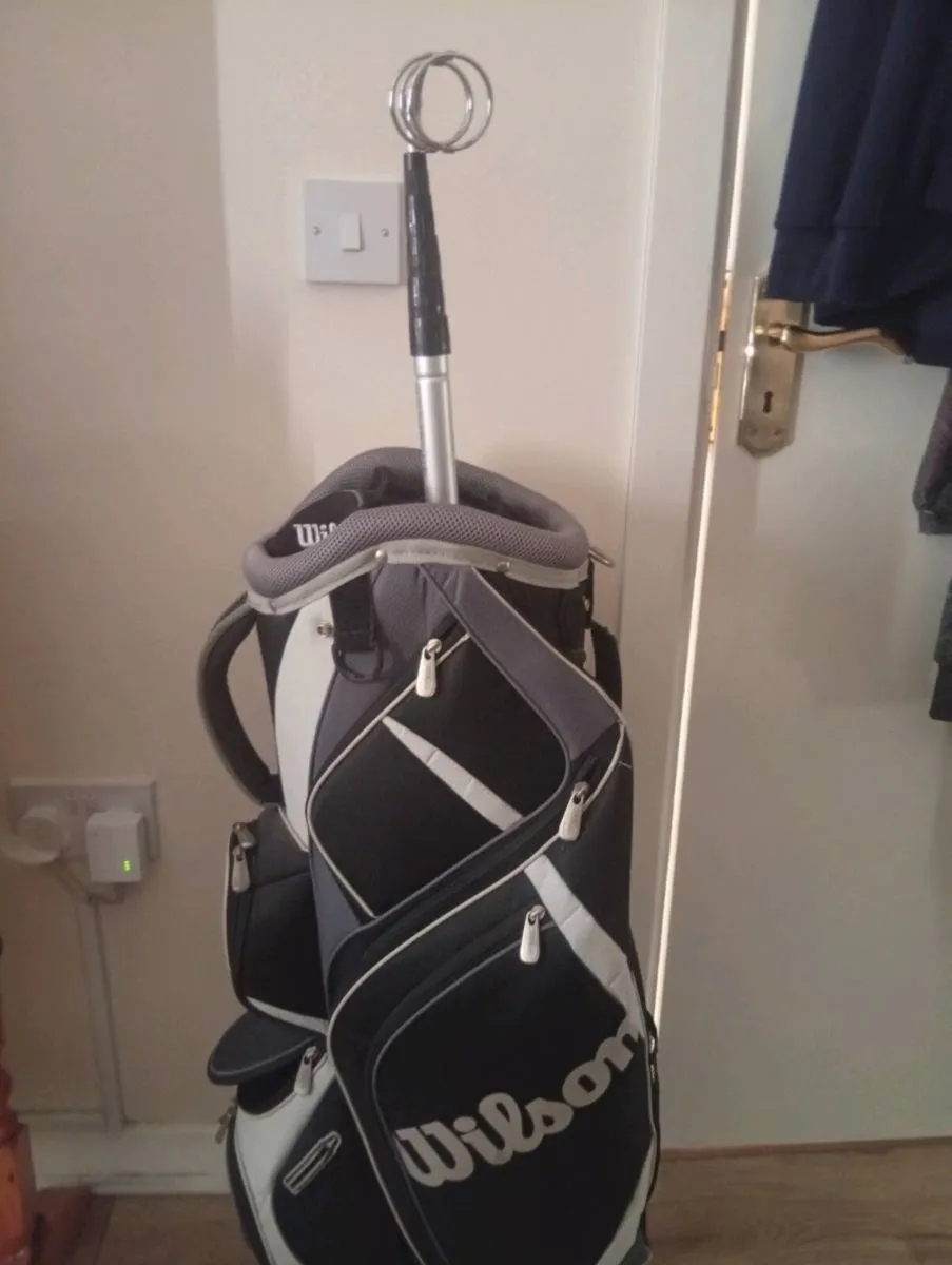 FOR SALE Mens Golf clubs and bag - Image 1