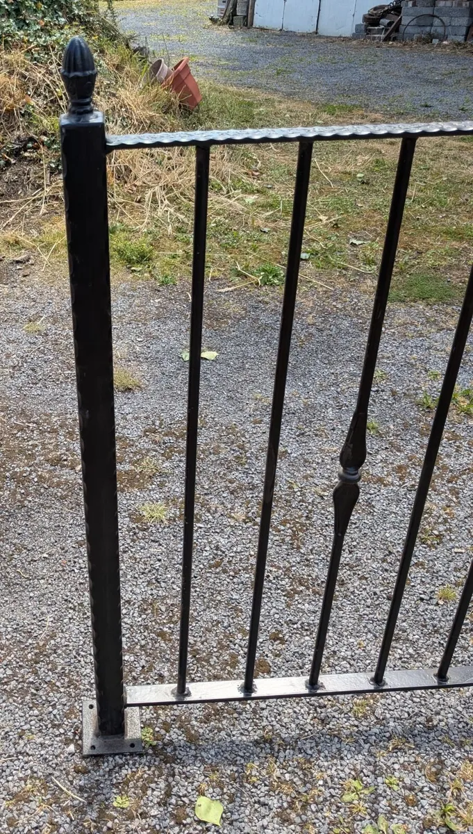 Railing - Image 2