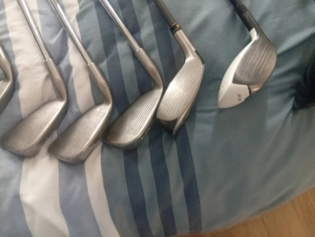 FOR SALE Mens Golf clubs and bag - Image 4