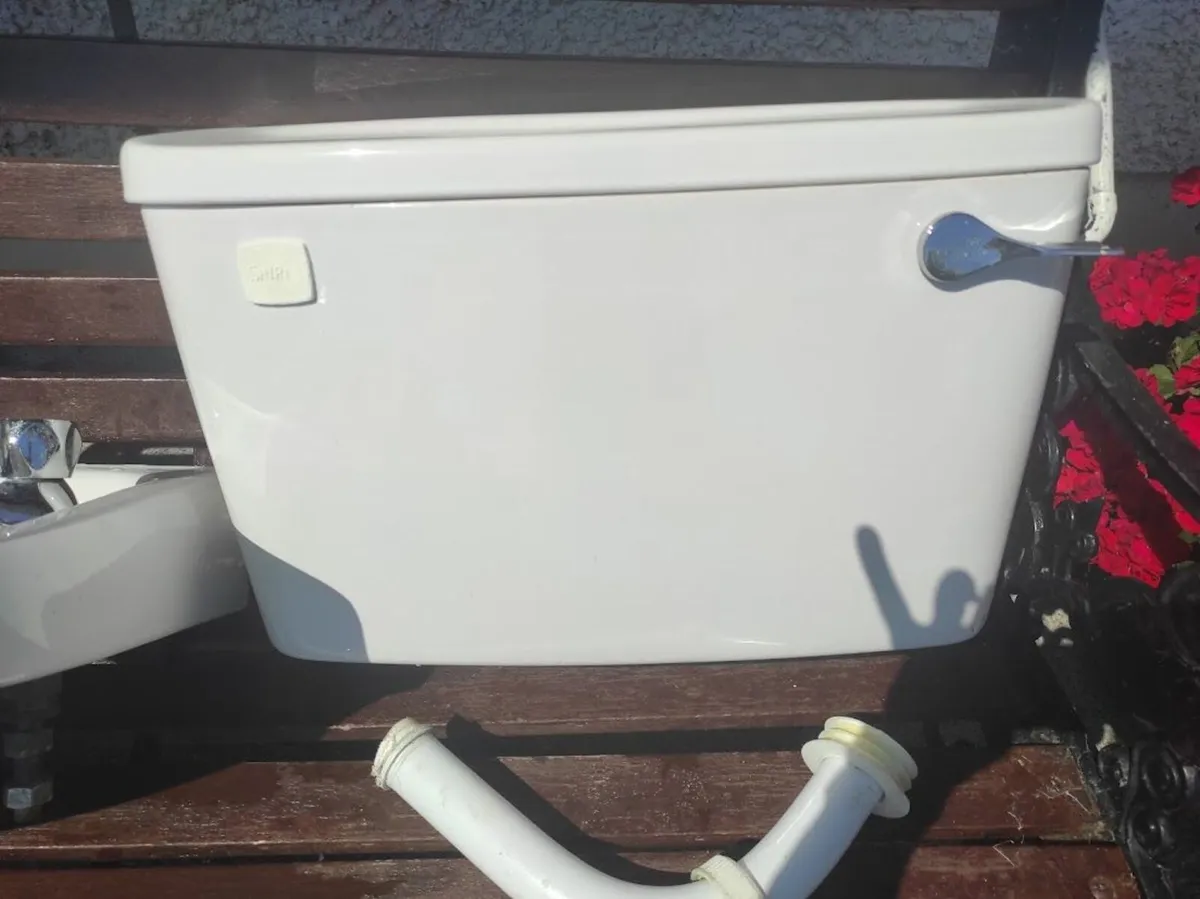Wash hand basin with pedestal. Also toilet cistern - Image 4