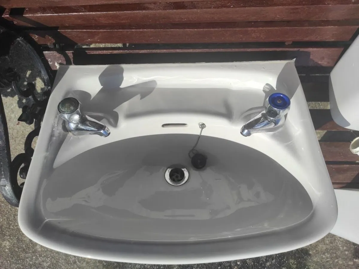 Wash hand basin with pedestal. Also toilet cistern - Image 1