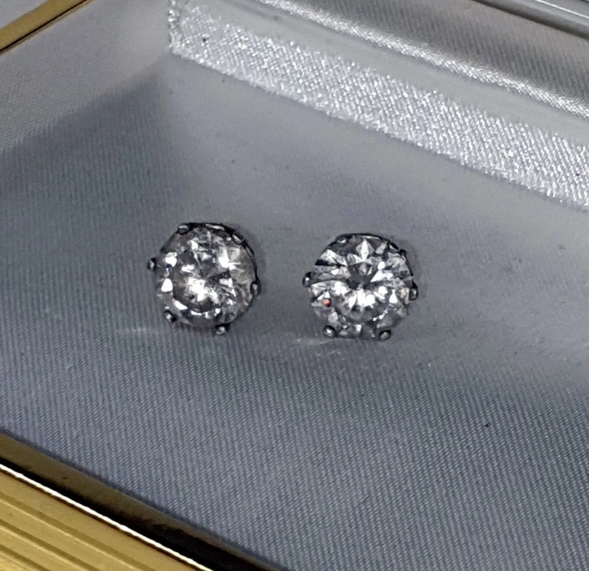 Hallmarked Silver Vintage Solitaire Earrings - Image 2