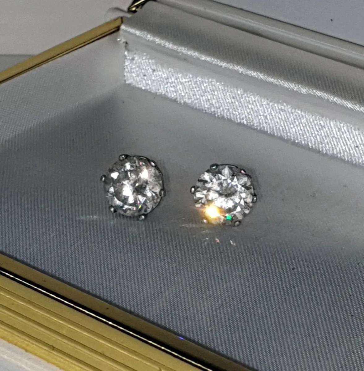 Hallmarked Silver Vintage Solitaire Earrings - Image 3