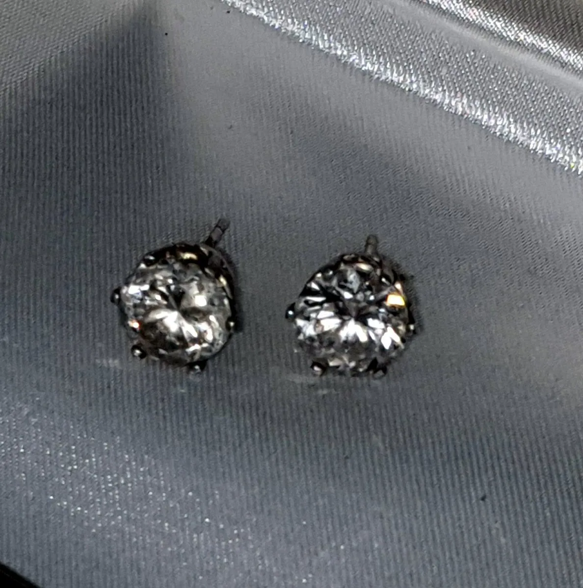 Hallmarked Silver Vintage Solitaire Earrings - Image 4