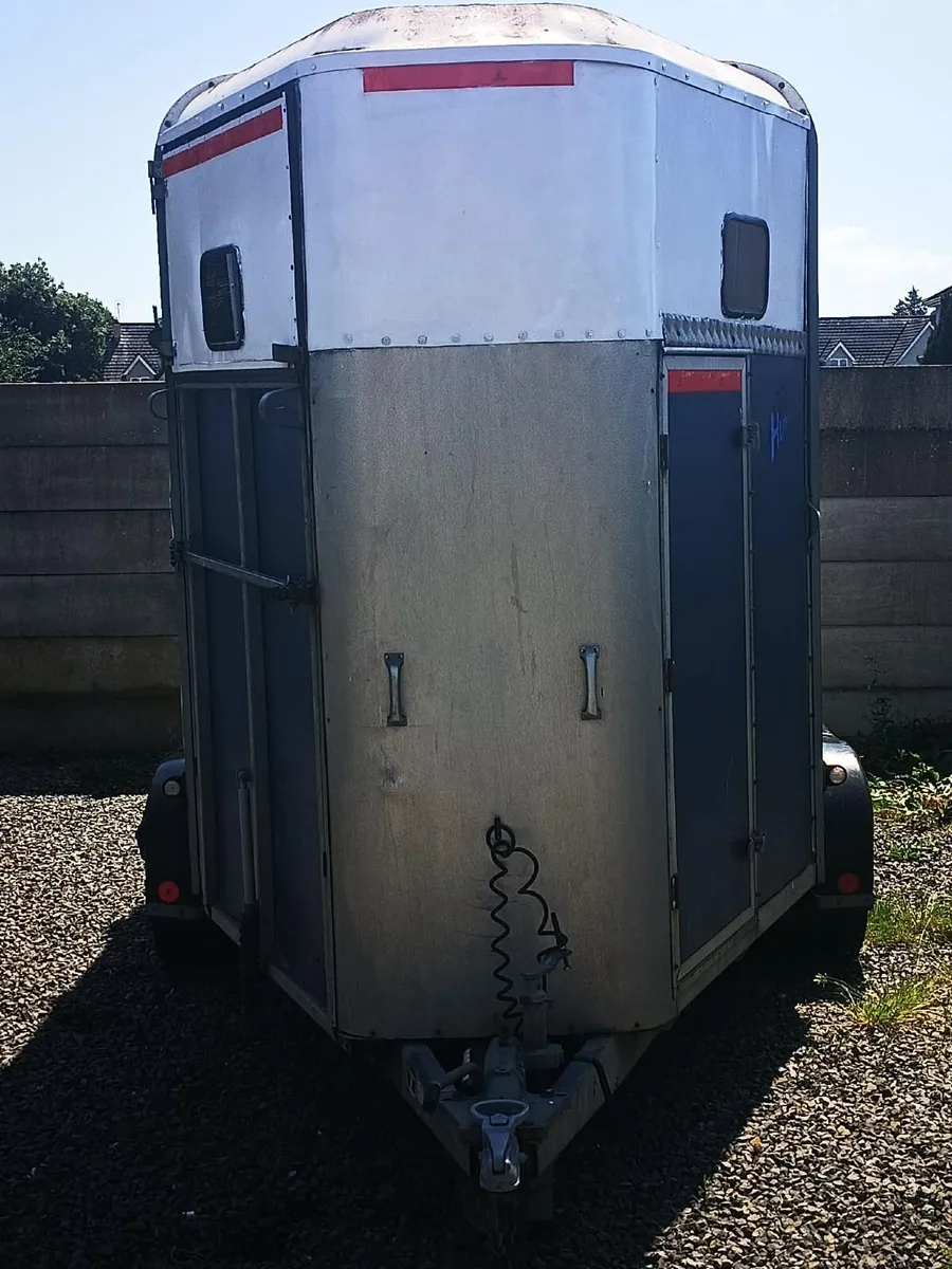 510 horsebox - Image 1