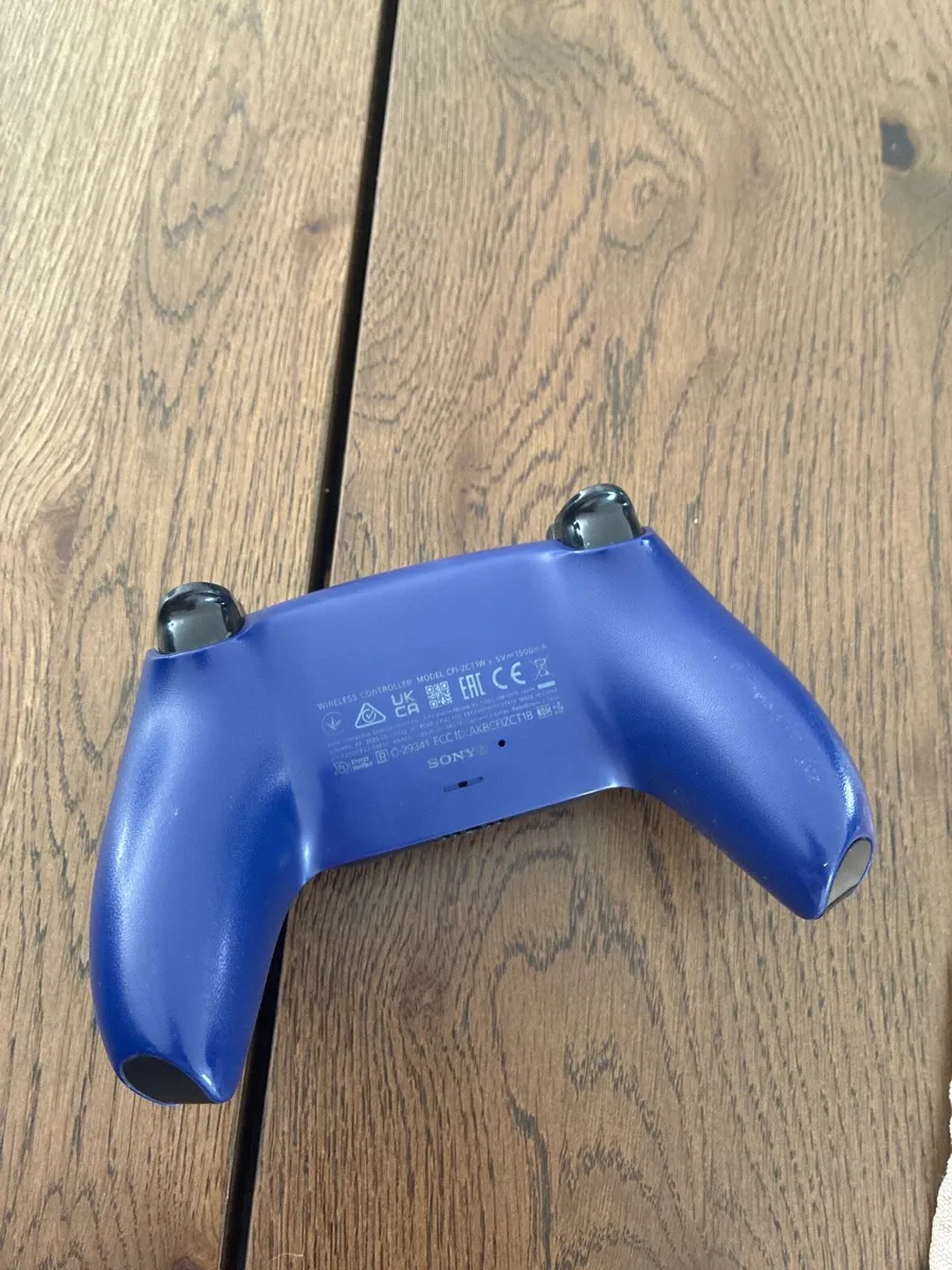 PS5 and a blue ps5 controller - Image 2