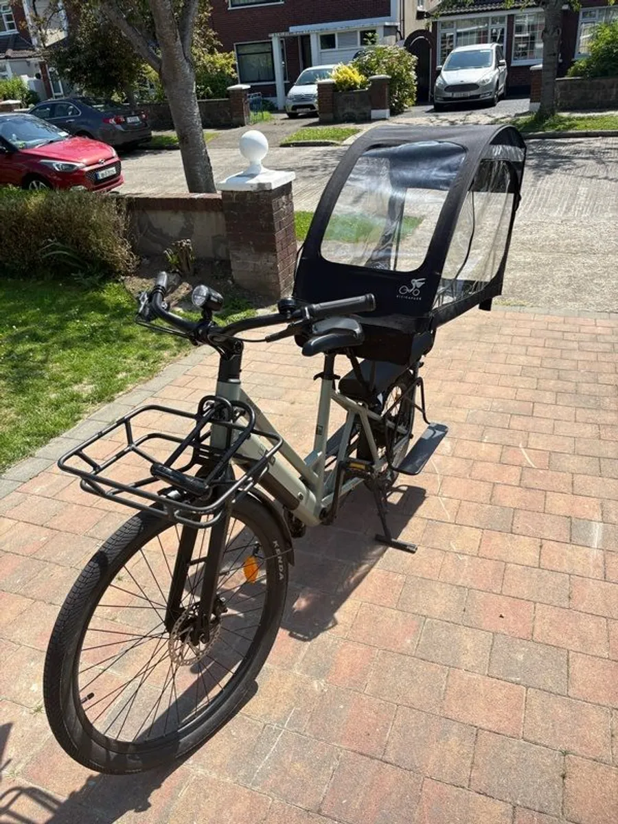 Kuma cargo bike with cover - Image 1