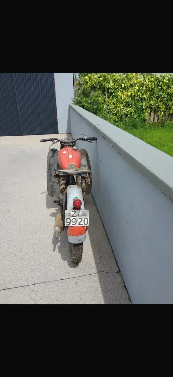 Vintage moterbike - Image 3