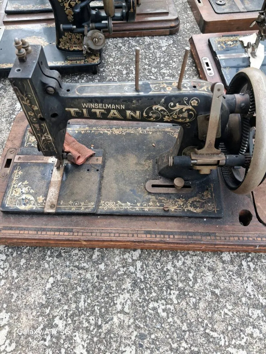 Vintage sewing machines - Image 2