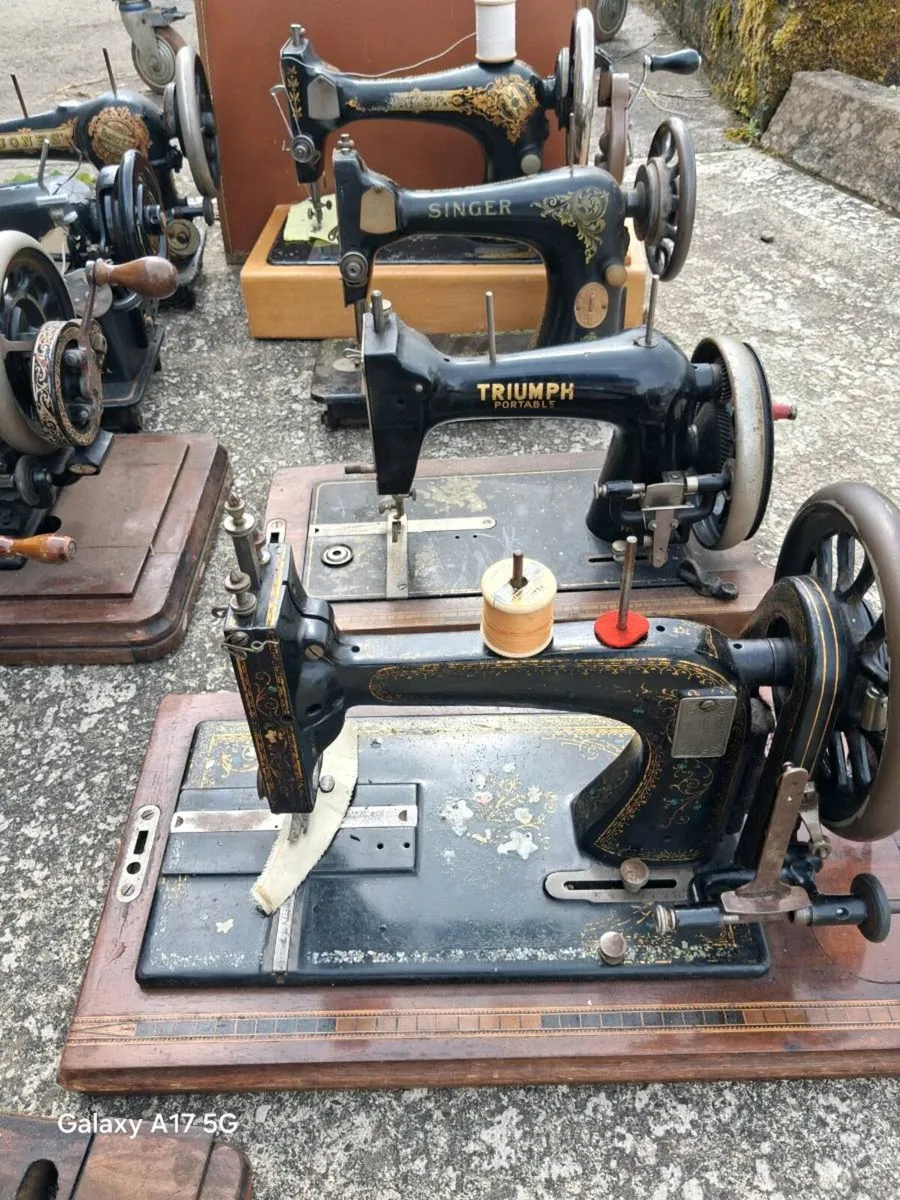 Vintage sewing machines - Image 3
