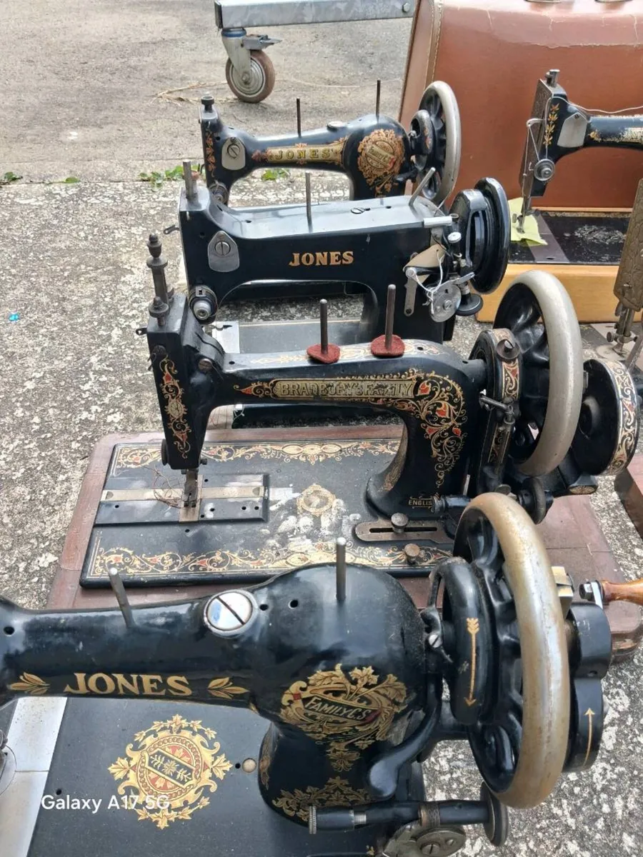 Vintage sewing machines - Image 4