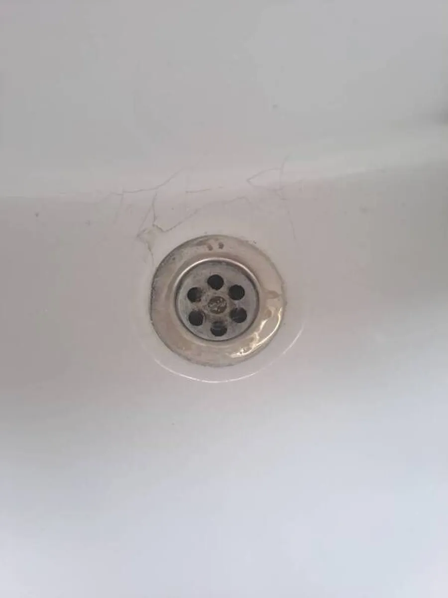 Traditional Bathroom Basin & Chrome Taps - Image 4