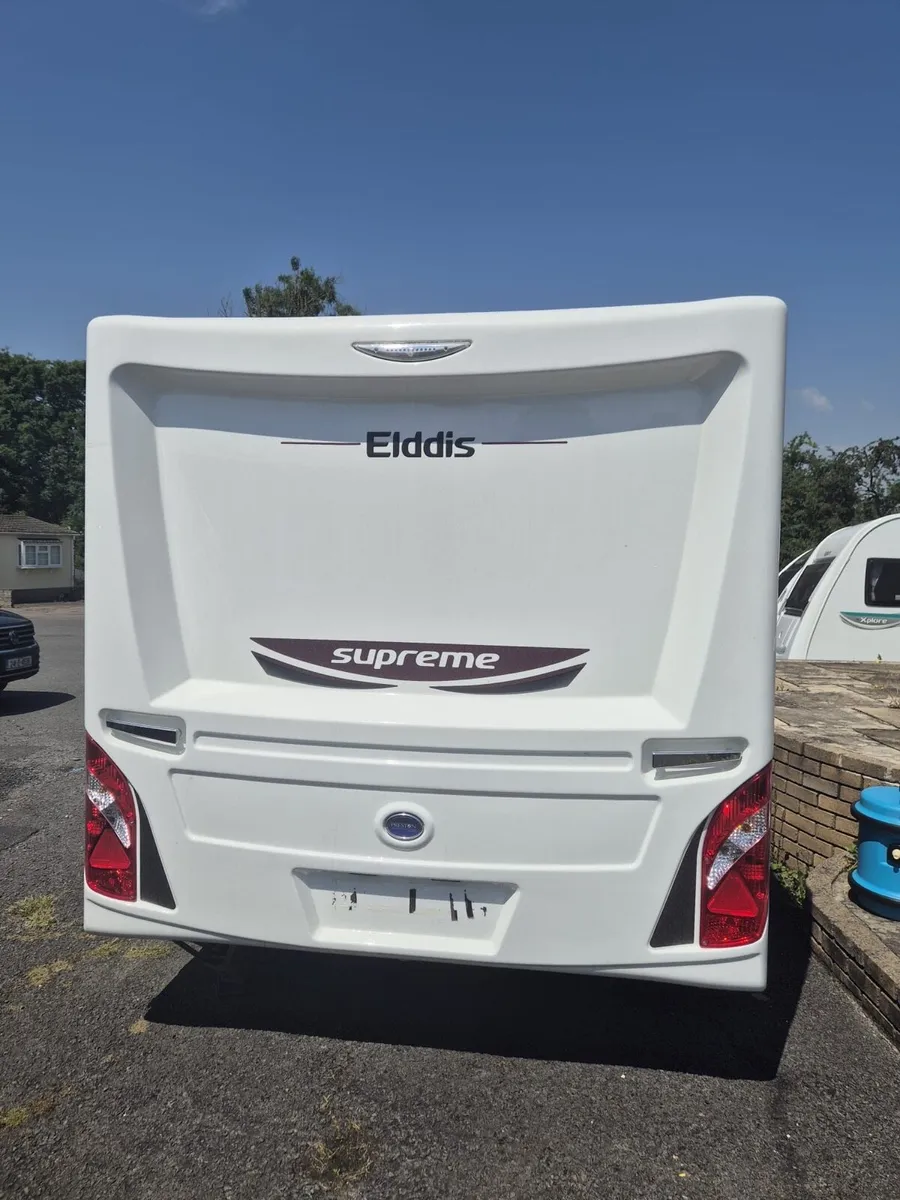 Elddis supreme 4 berth fixed Island bed - Image 3