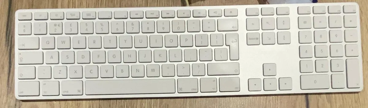 Apple 2nd Gen Wired Aluminium Keyboard Quick Sale