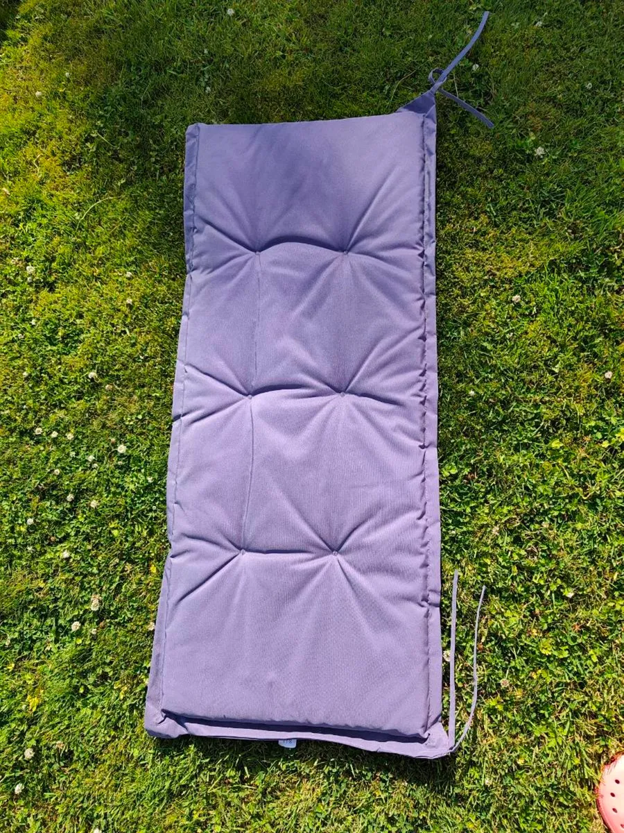 Garden cushion - Image 1