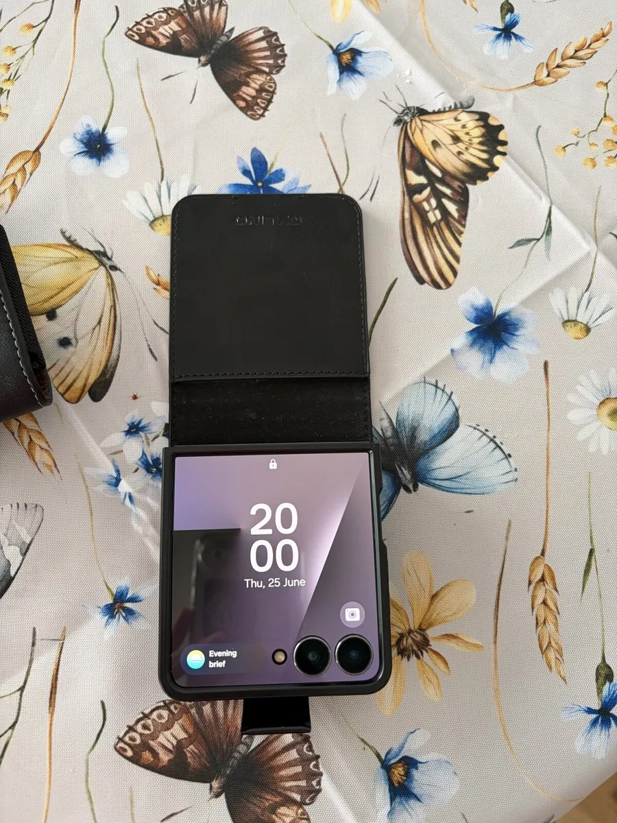 Samsung Flip 7 512gb - Image 1