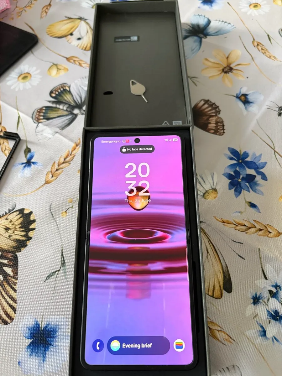 Samsung Flip 7 512gb - Image 4