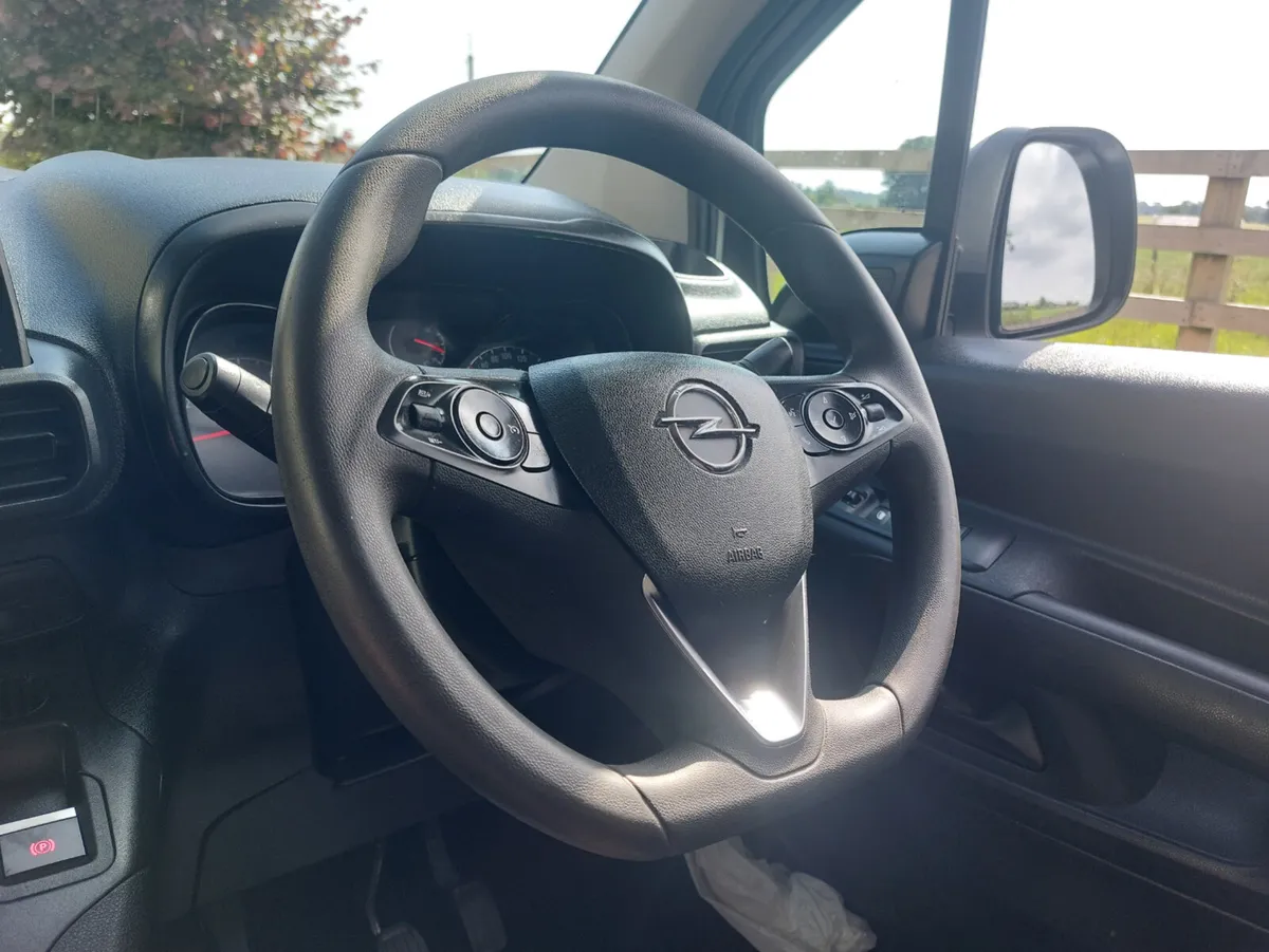 OPEL COMBO 202' 3 SEATER - Image 3