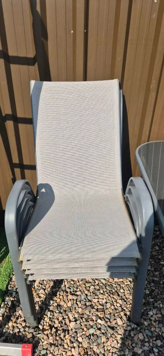 Outdoor table + 6 chairs - Image 2