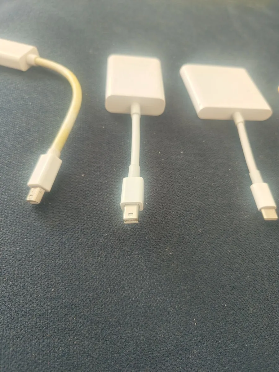 Five Original Apple accessories - Image 4