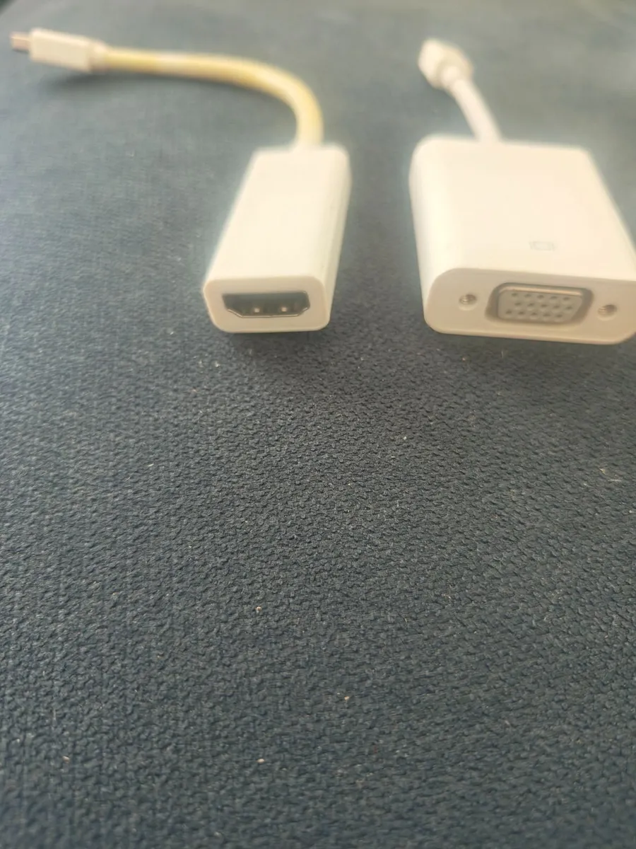 Five Original Apple accessories - Image 2