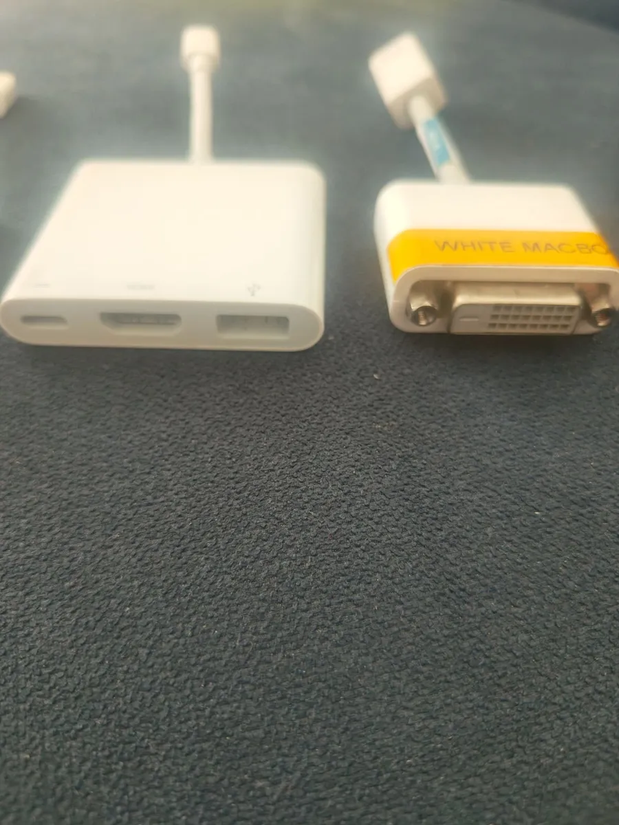 Five Original Apple accessories - Image 3