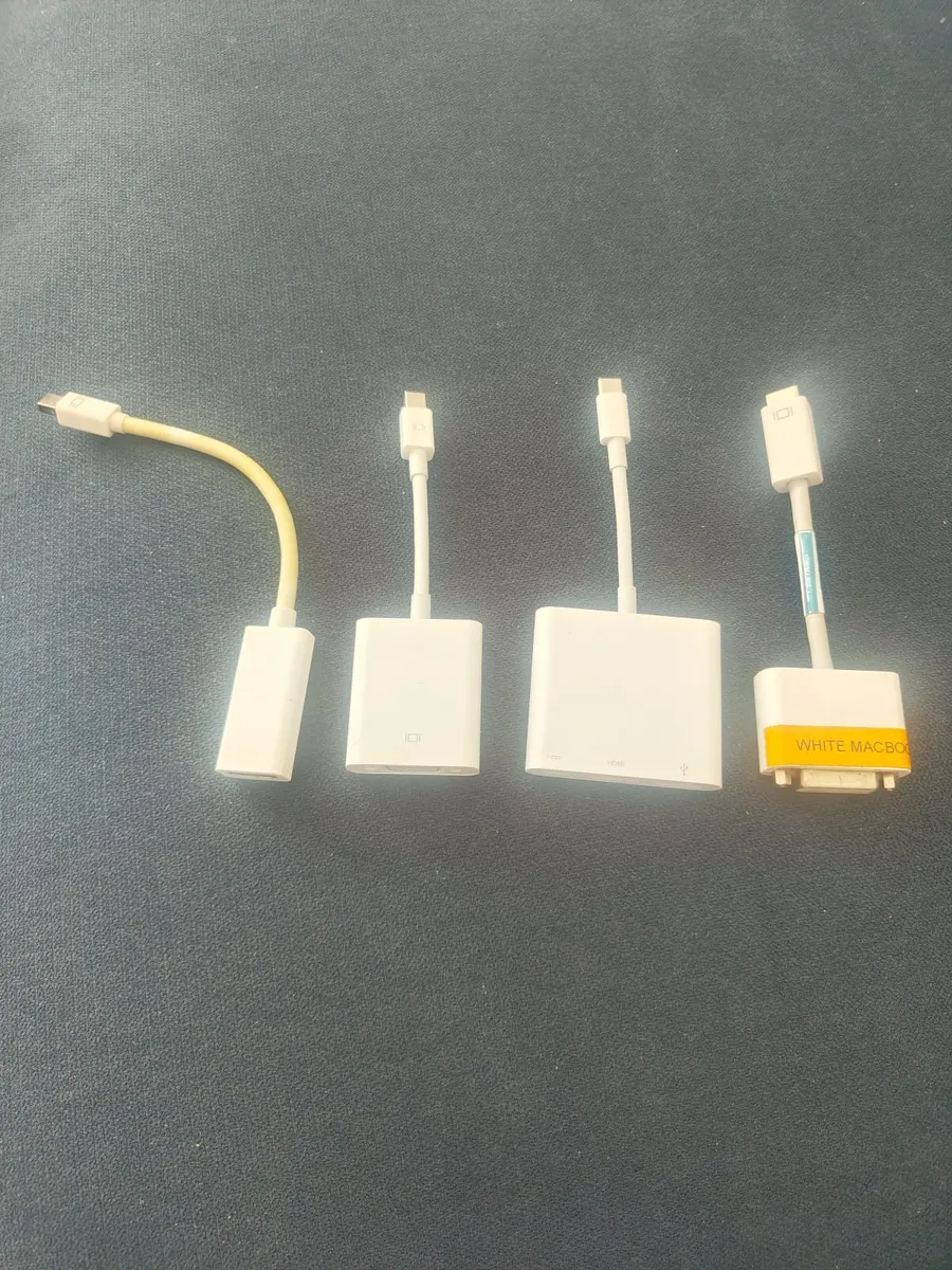 Five Original Apple accessories - Image 1