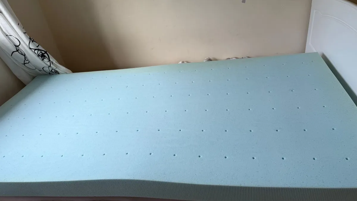Lucid 4” memory foam mattress topper - Image 1