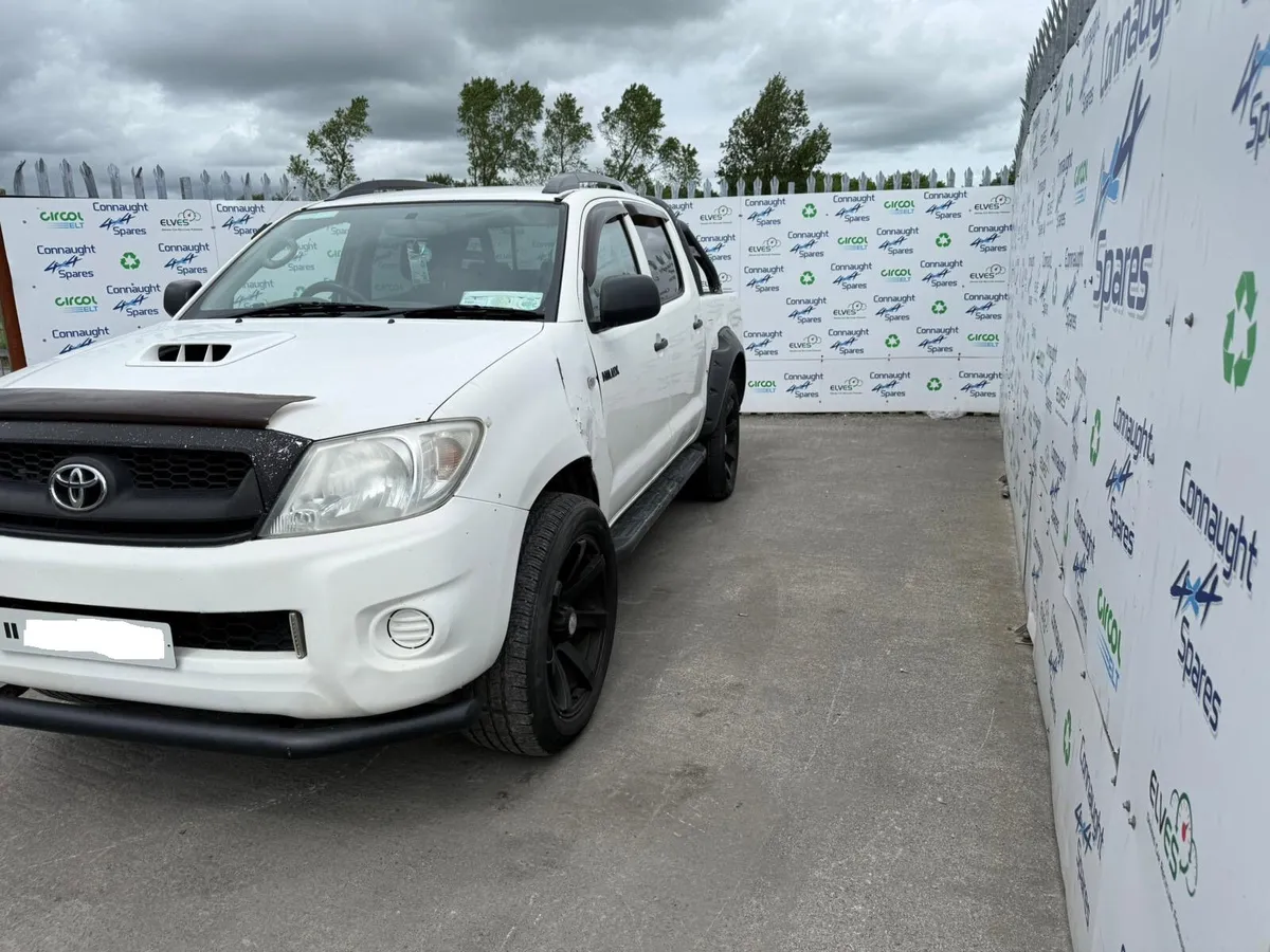 2011 TOYOTA HILUX 2.5 JUST IN FOR BREAKING - Image 2