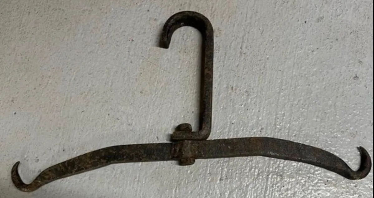 Two Antique cast iron implements - Image 3
