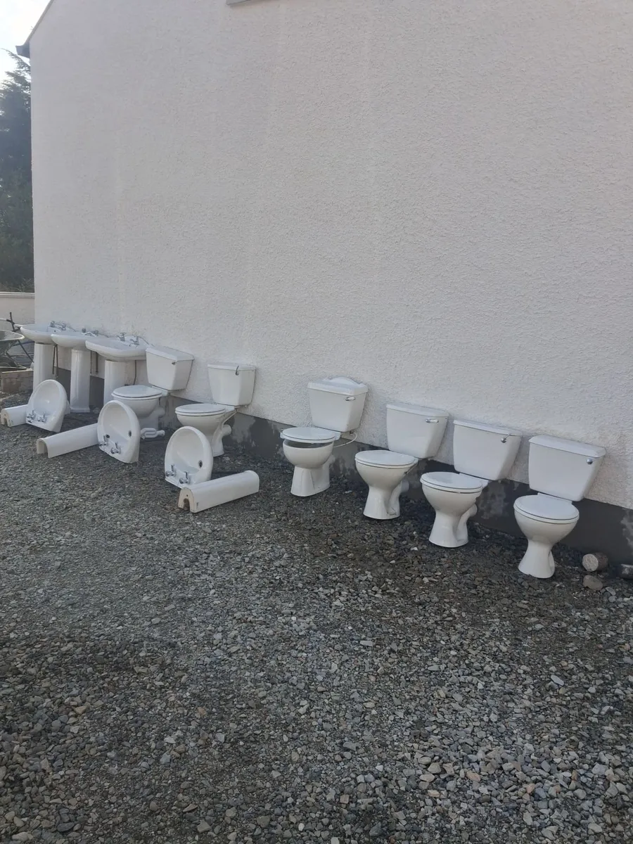 Toilets and basins - Image 3