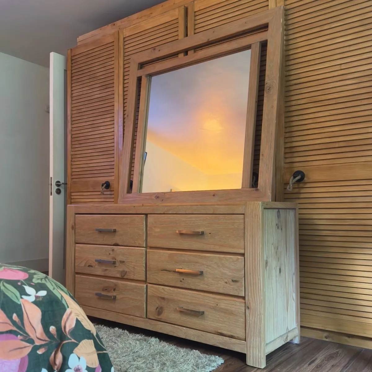 Solid Wood Dressing Table with Huge Mirror - Image 3