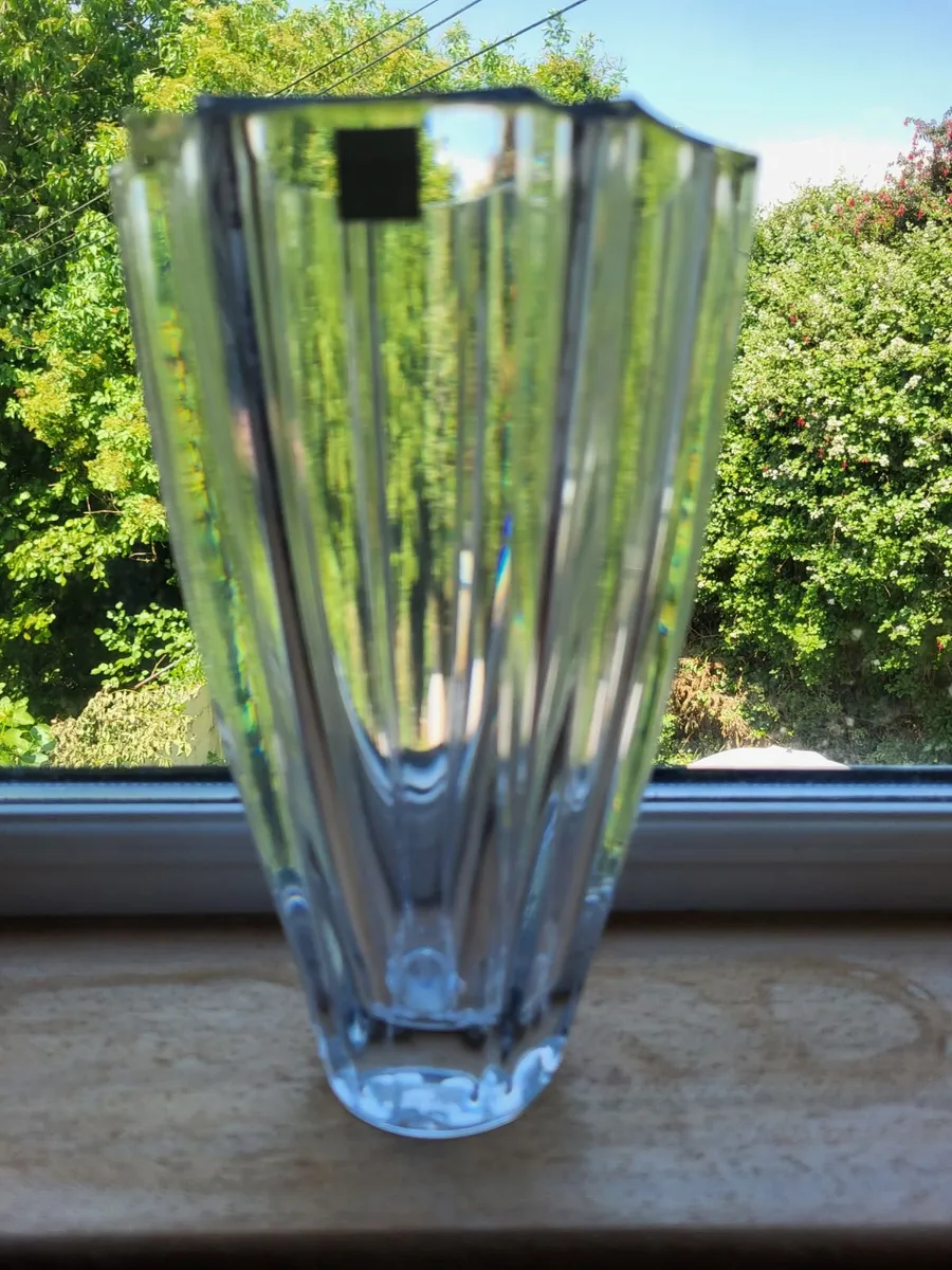 Tipperary Crystal Vase 9"high x 5" approx - Image 1