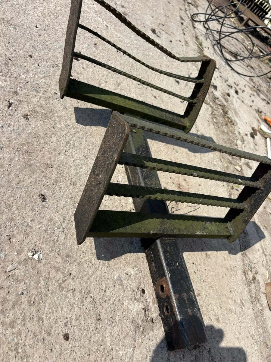 Steps from Ford 5640 - Image 1