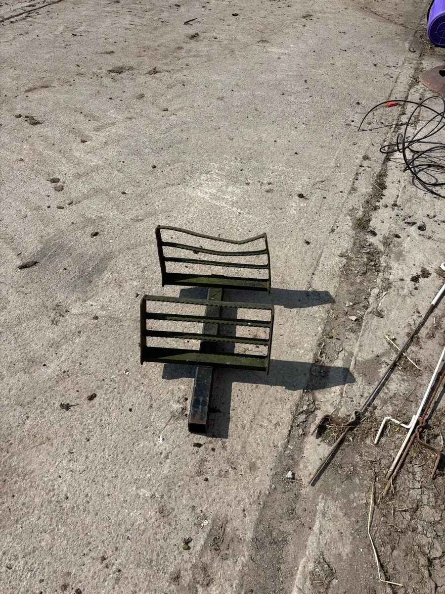 Steps from Ford 5640 - Image 2