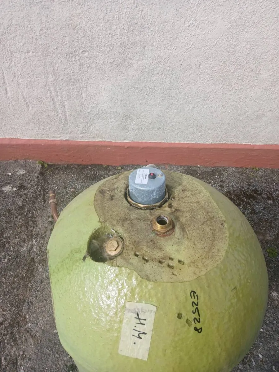 Single coil hot water cylinder - Image 1