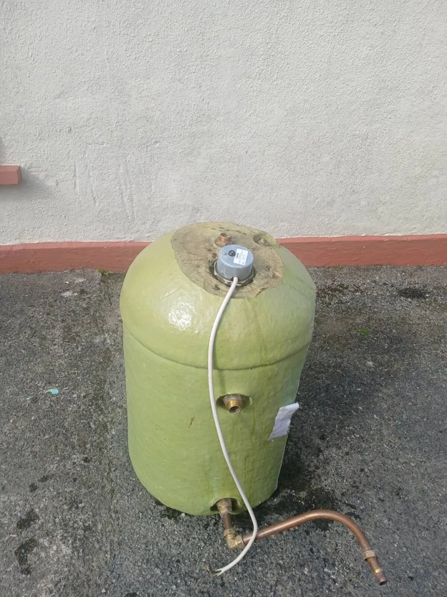 Single coil hot water cylinder - Image 2
