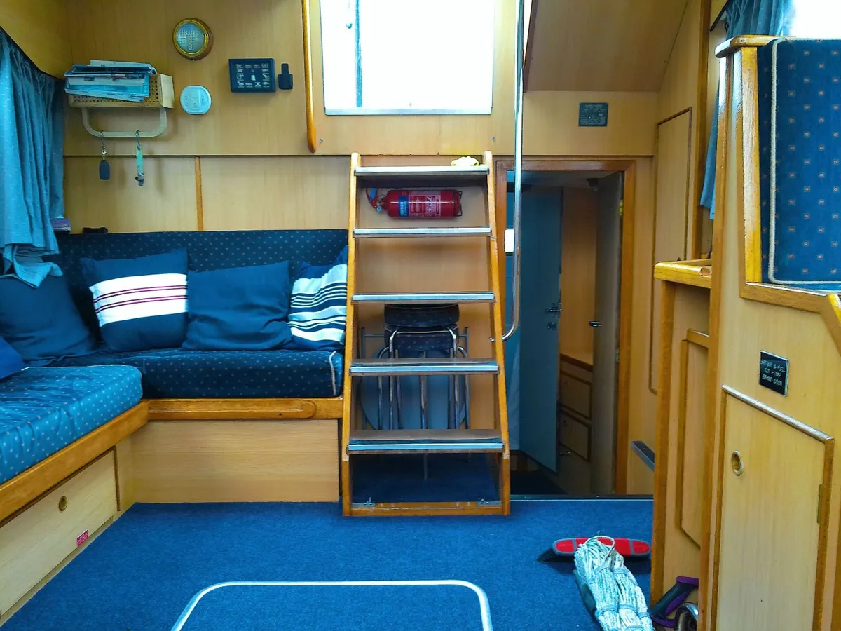 2001 Haines 31 Flybridge. - Image 4