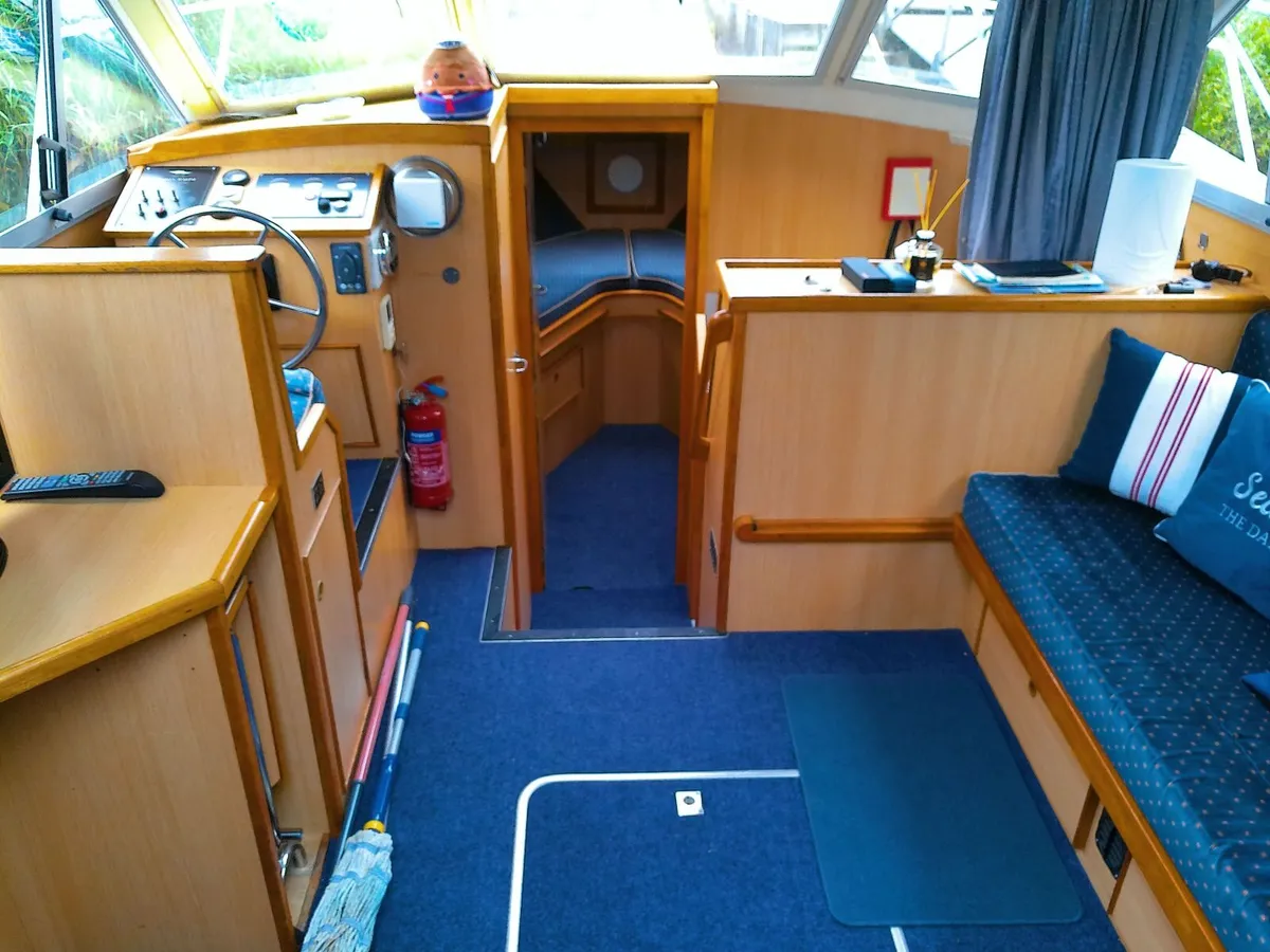 2001 Haines 31 Flybridge. - Image 2