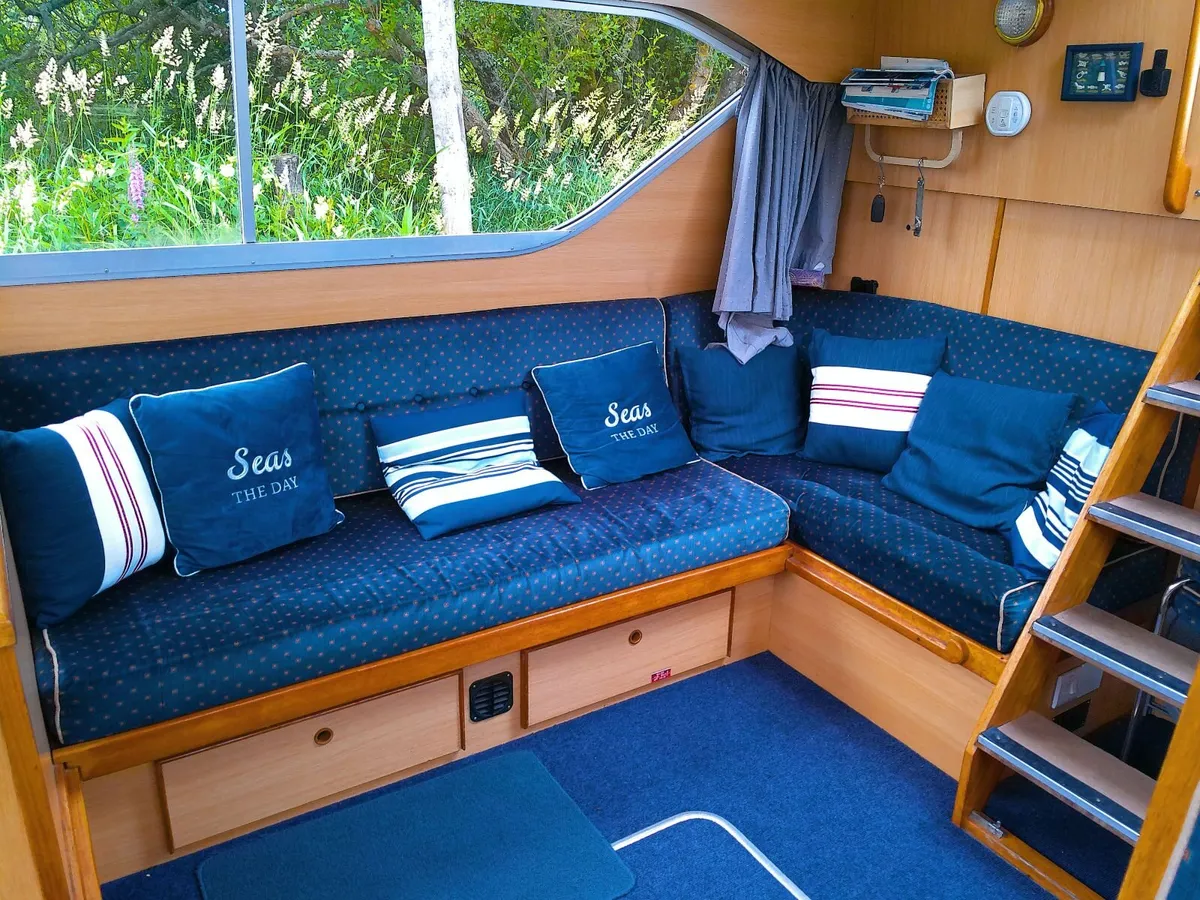 2001 Haines 31 Flybridge. - Image 3
