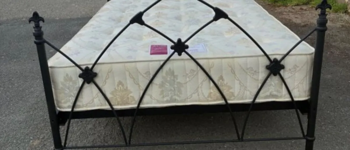 Metal bed frame