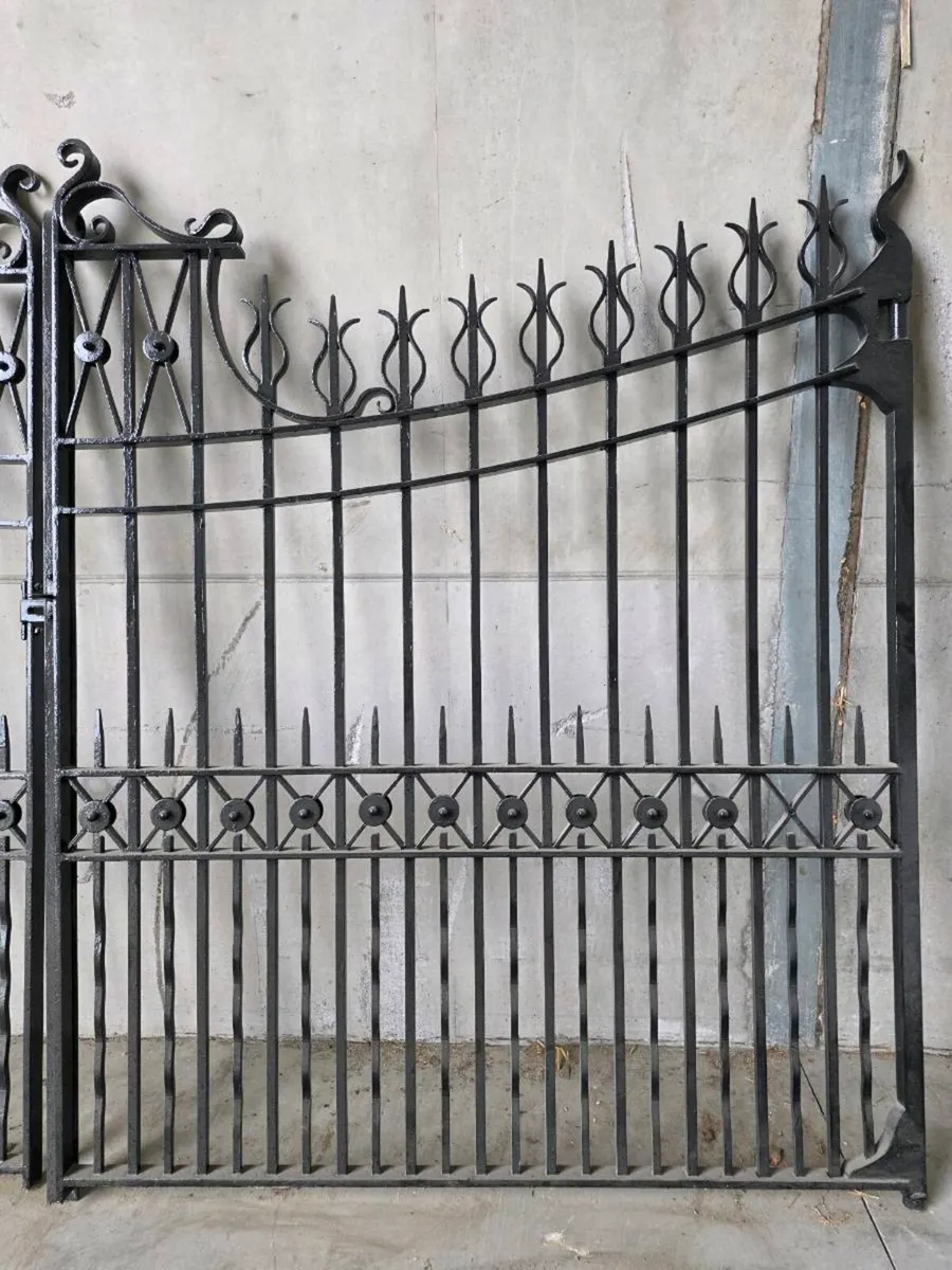 Rough Iron Gates - Image 3