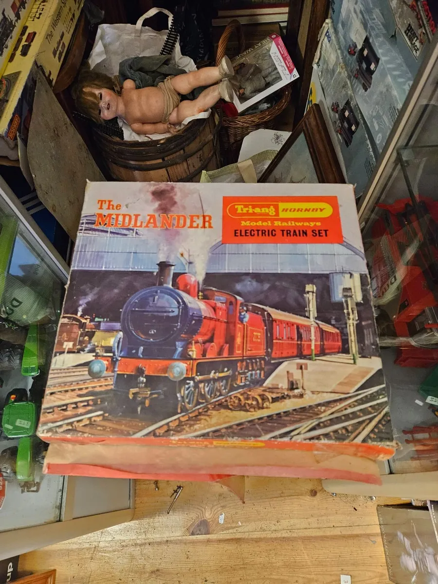 Hornby Triang OO Gauge Train Pack - Image 1