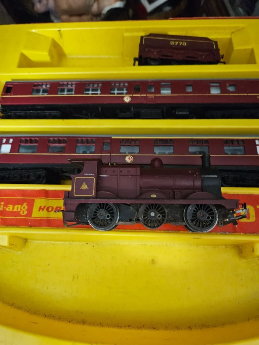 Hornby Triang OO Gauge Train Pack - Image 2
