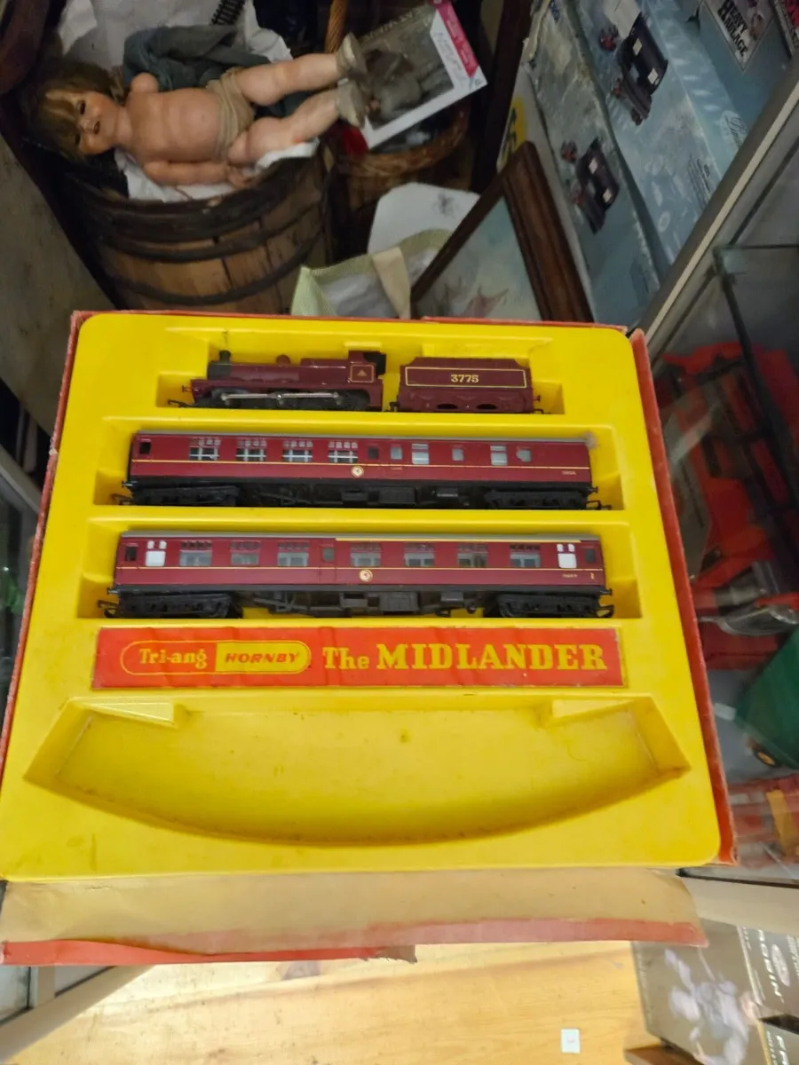 Hornby Triang OO Gauge Train Pack - Image 4