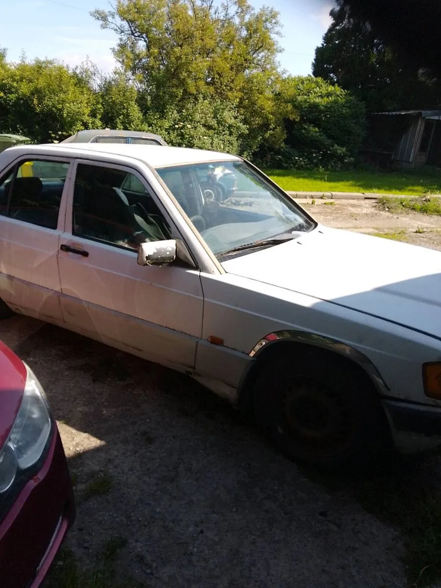 Mercedes 190d - Image 4