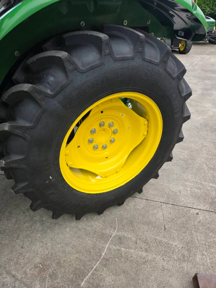 John Deere Genuine Wheel & Tyre Set - Image 4
