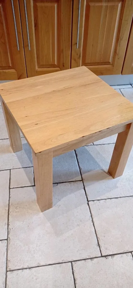 600 x 600mm Heavy pine coffee table - Image 2