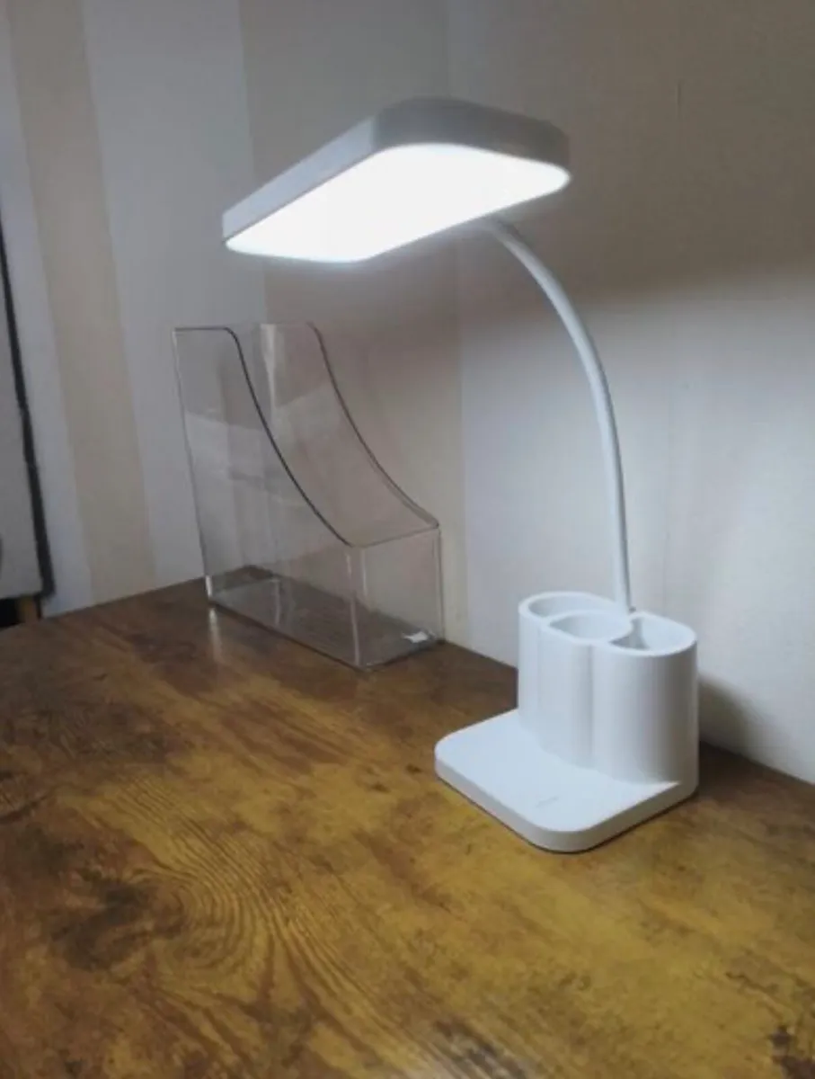 Office desk and chair - Image 2